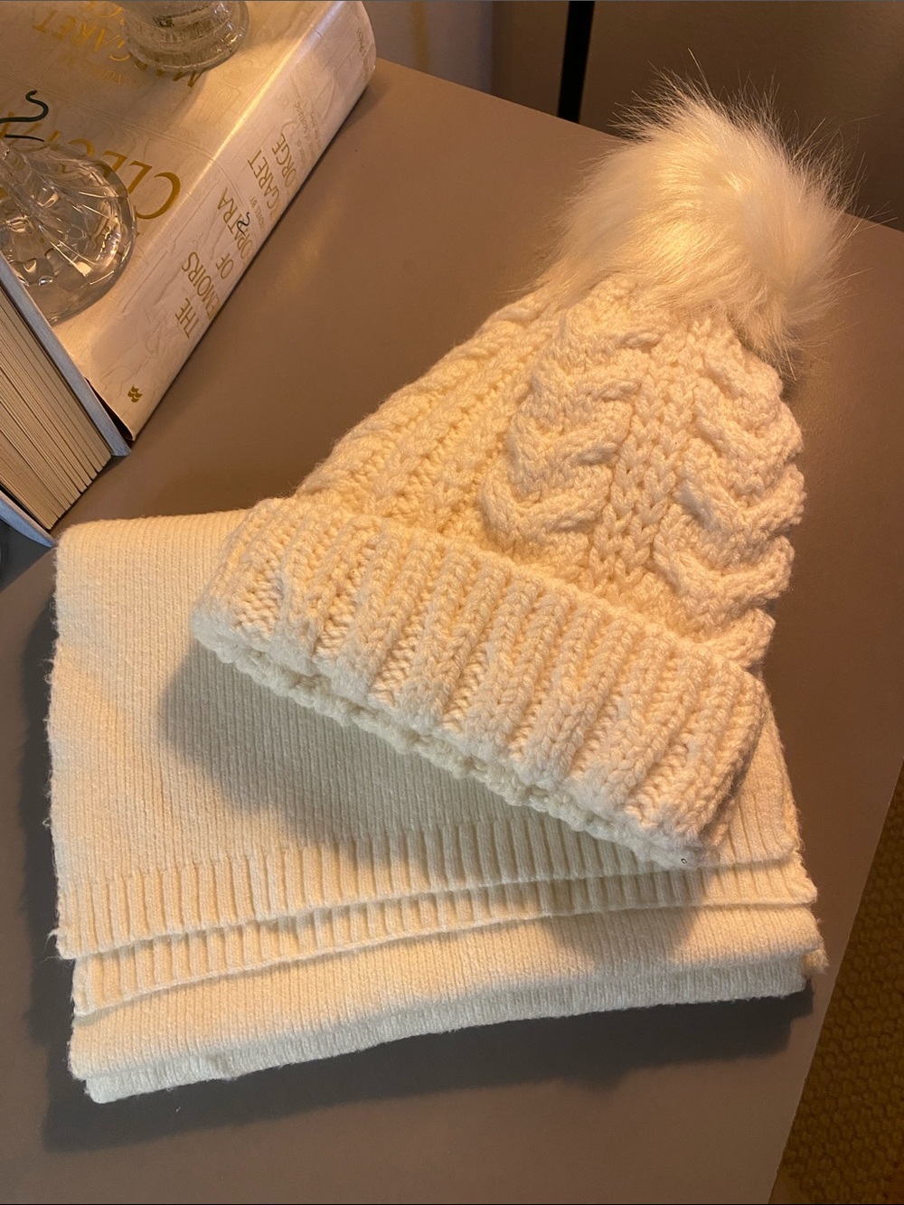 Cozy & classy Cream Knit Pom-Pom Beanie and Scarf Set/never worn 🤍✨